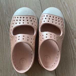 Mary Jane style. Size 8 toddler.